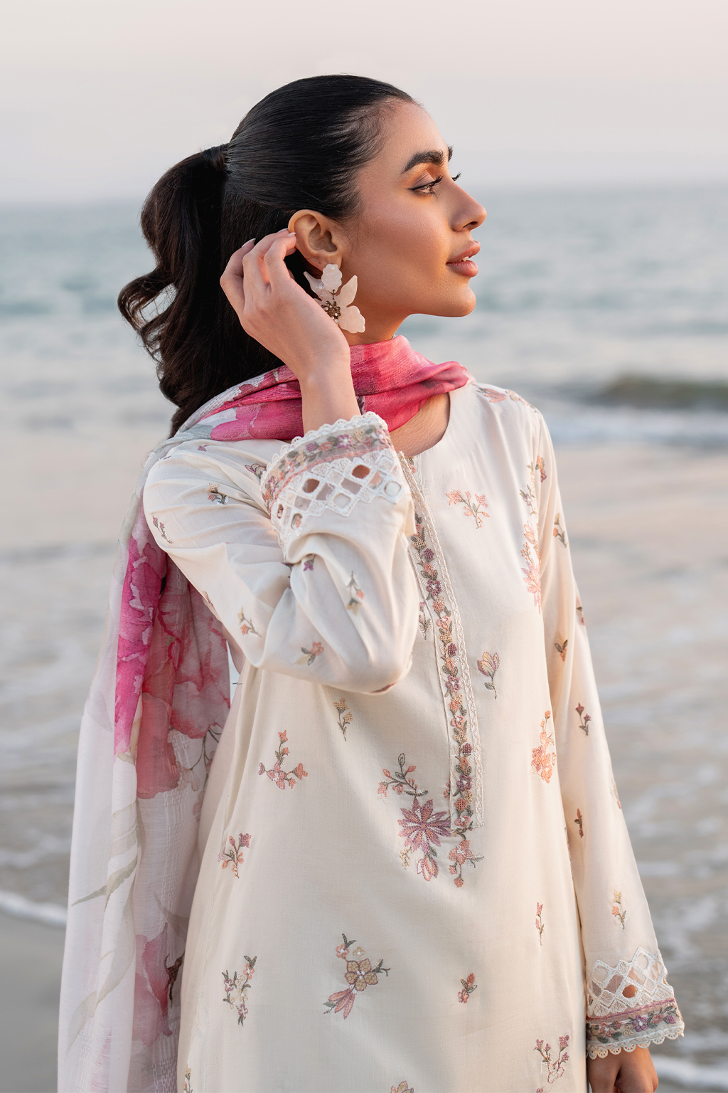 UE-378 Embroidered Lawn - Iznik