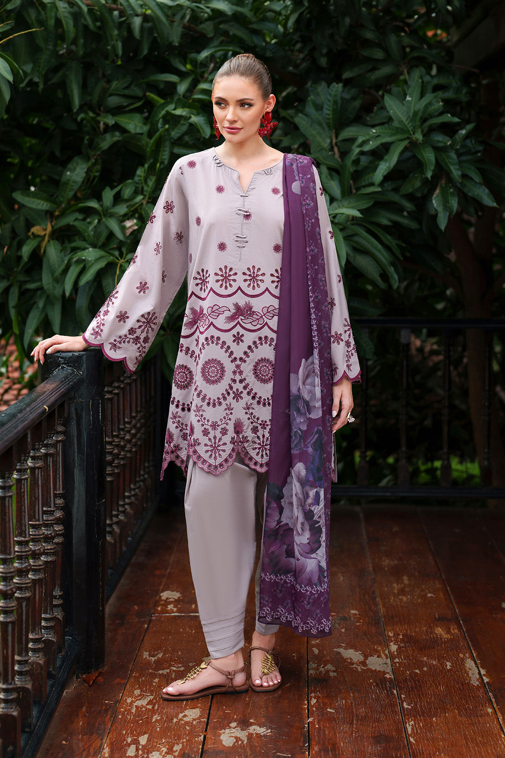 UE-514  Embroidered Lawn Main image