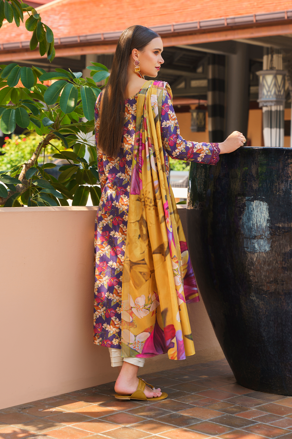 UE-233 Printed Lawn - Iznik