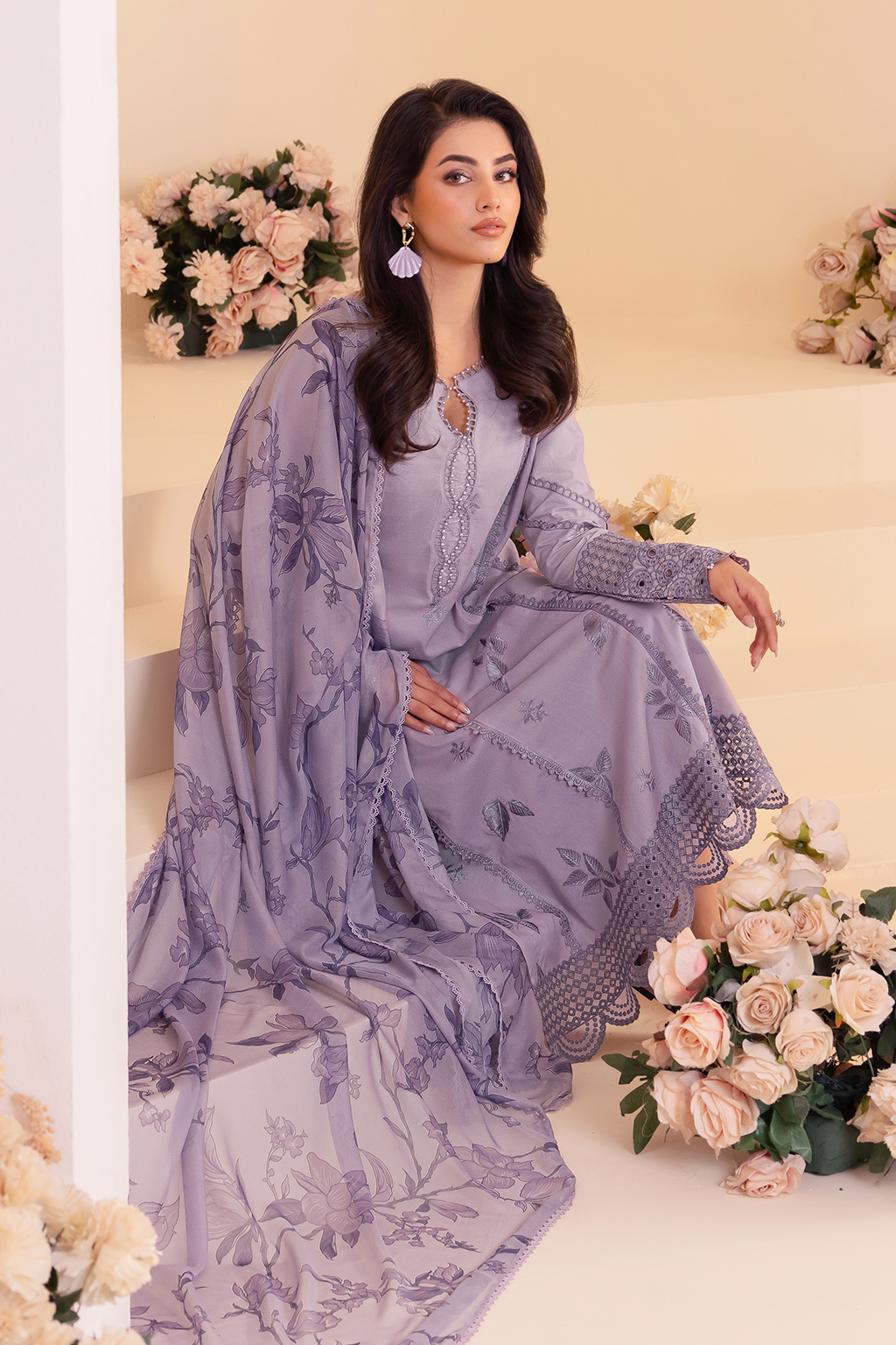 UE-252 Embroidered Lawn - Iznik