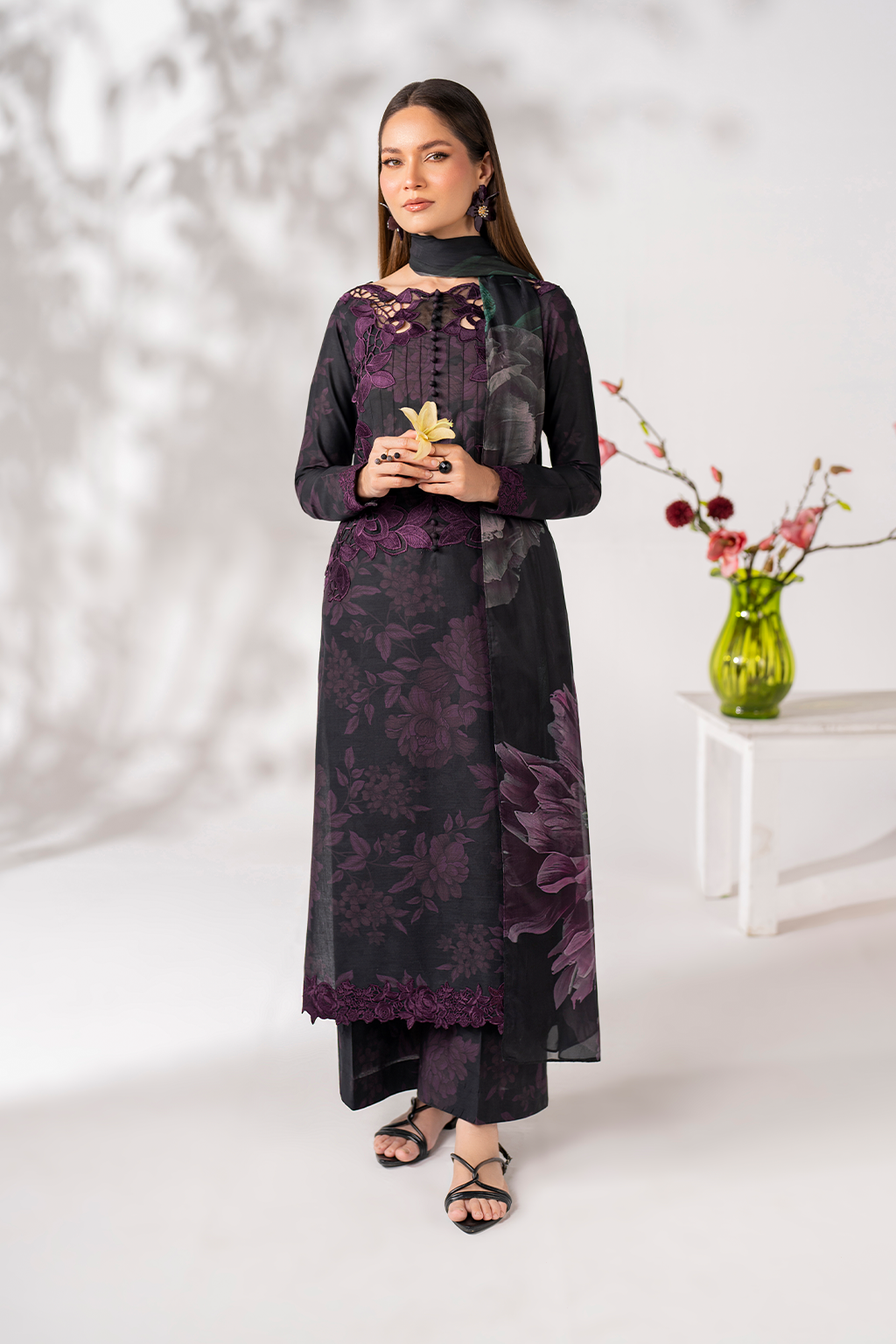UE-270 Printed Lawn - Iznik Main image