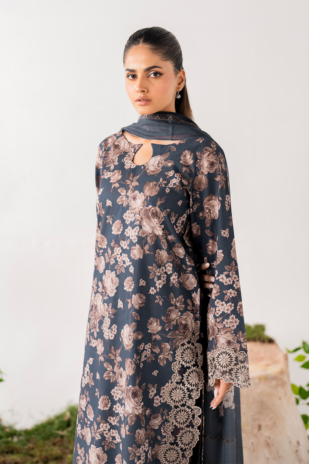 UE-279 Printed Lawn - Iznik