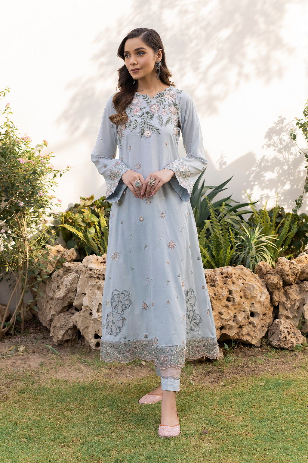 UE-145 Embroidered Lawn - Iznik