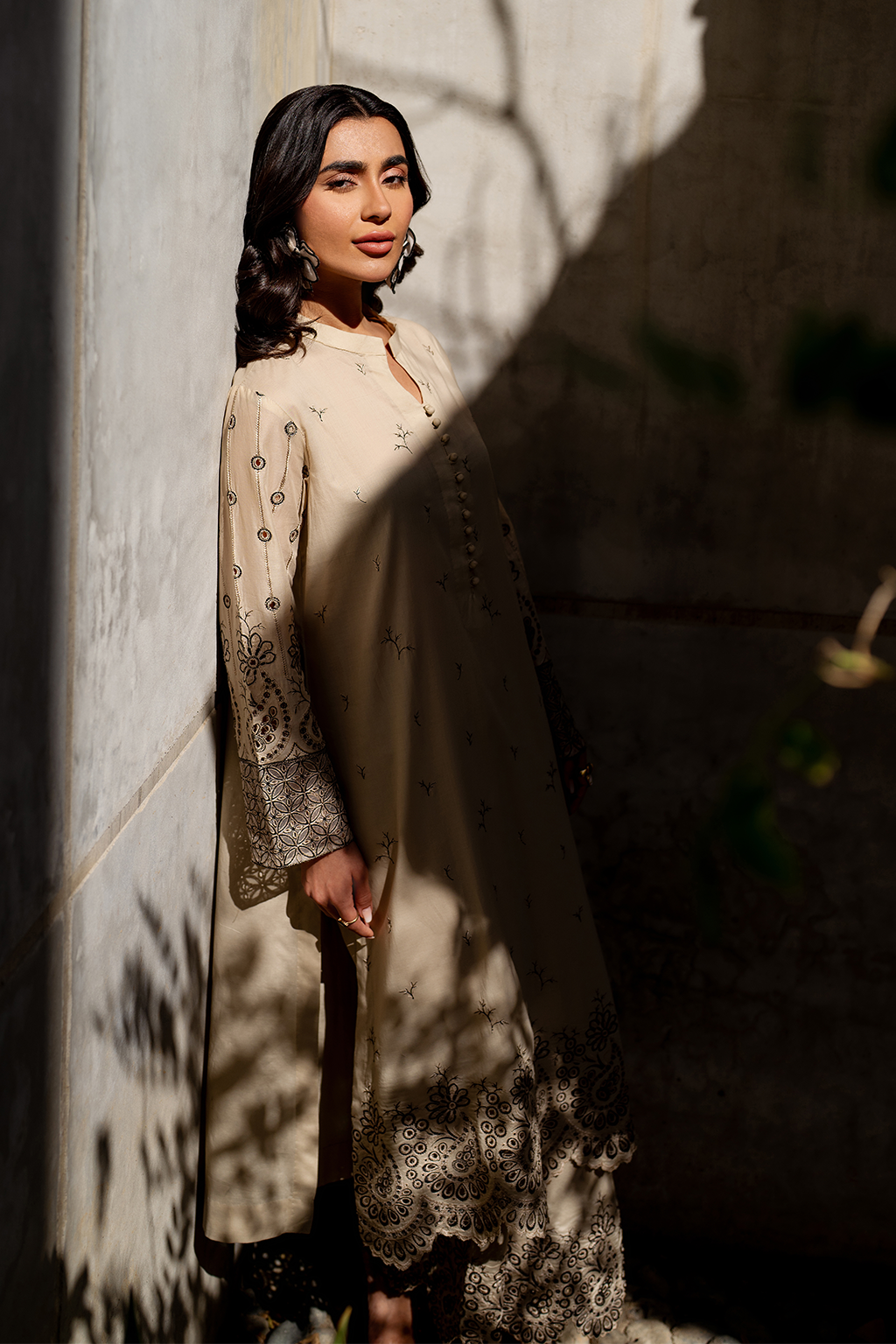 IP-266 Embroidered Lawn - Iznik