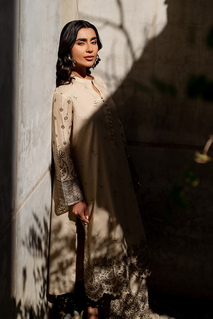 IP-266 Embroidered Lawn - Iznik