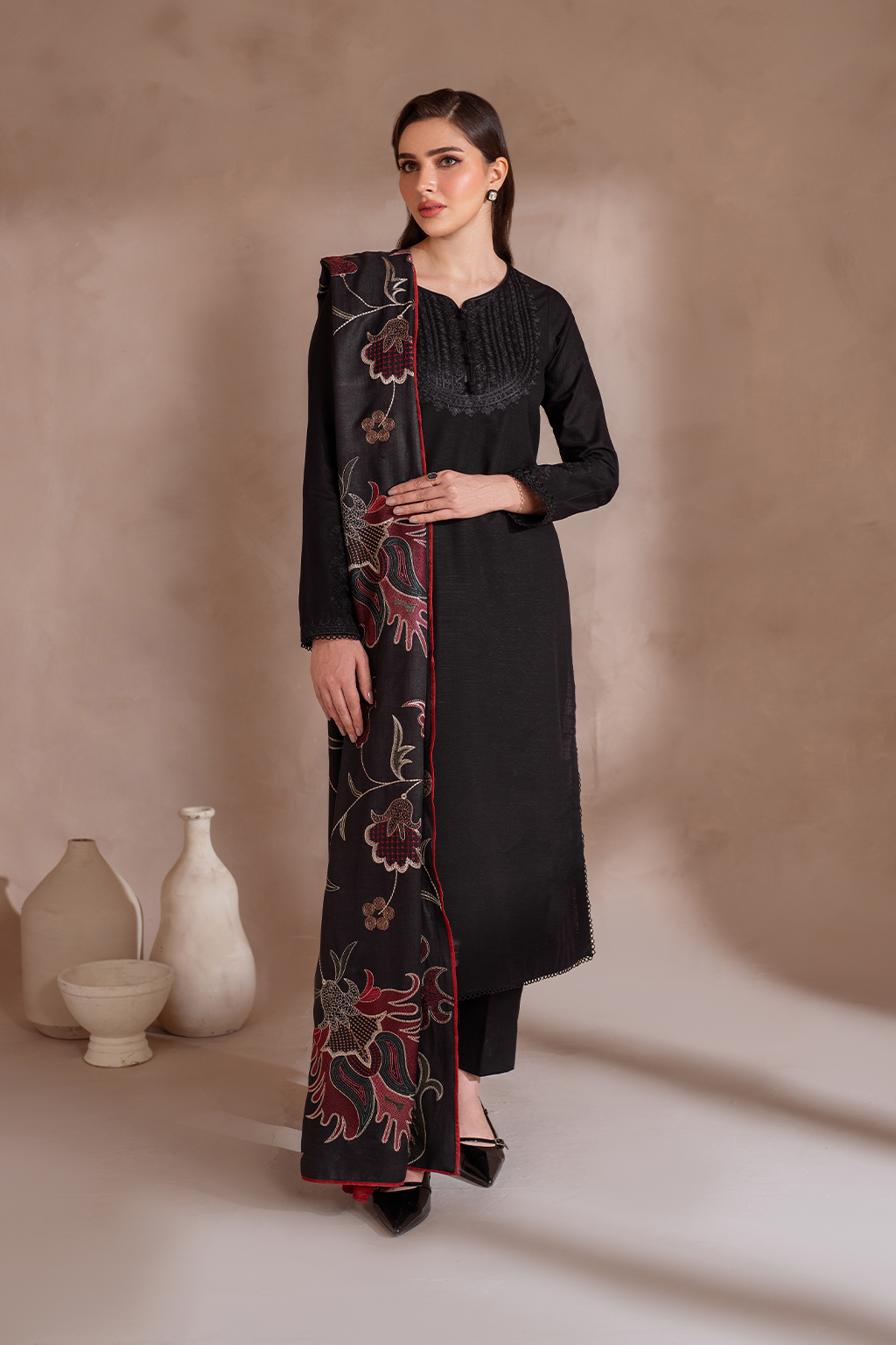UE-364 Embroidered Khaddar - Iznik