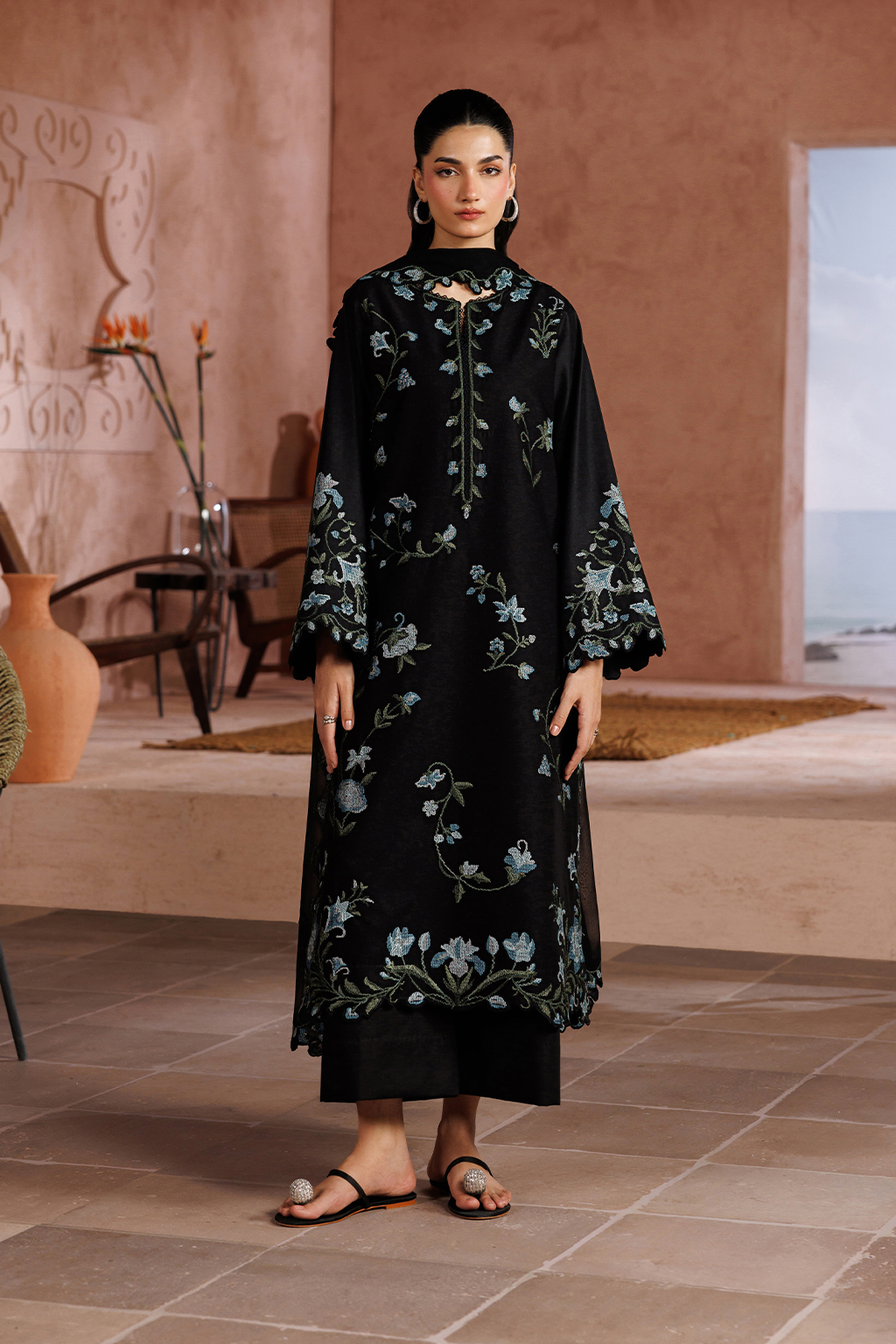 UE-695 Embroidered Lawn Main image