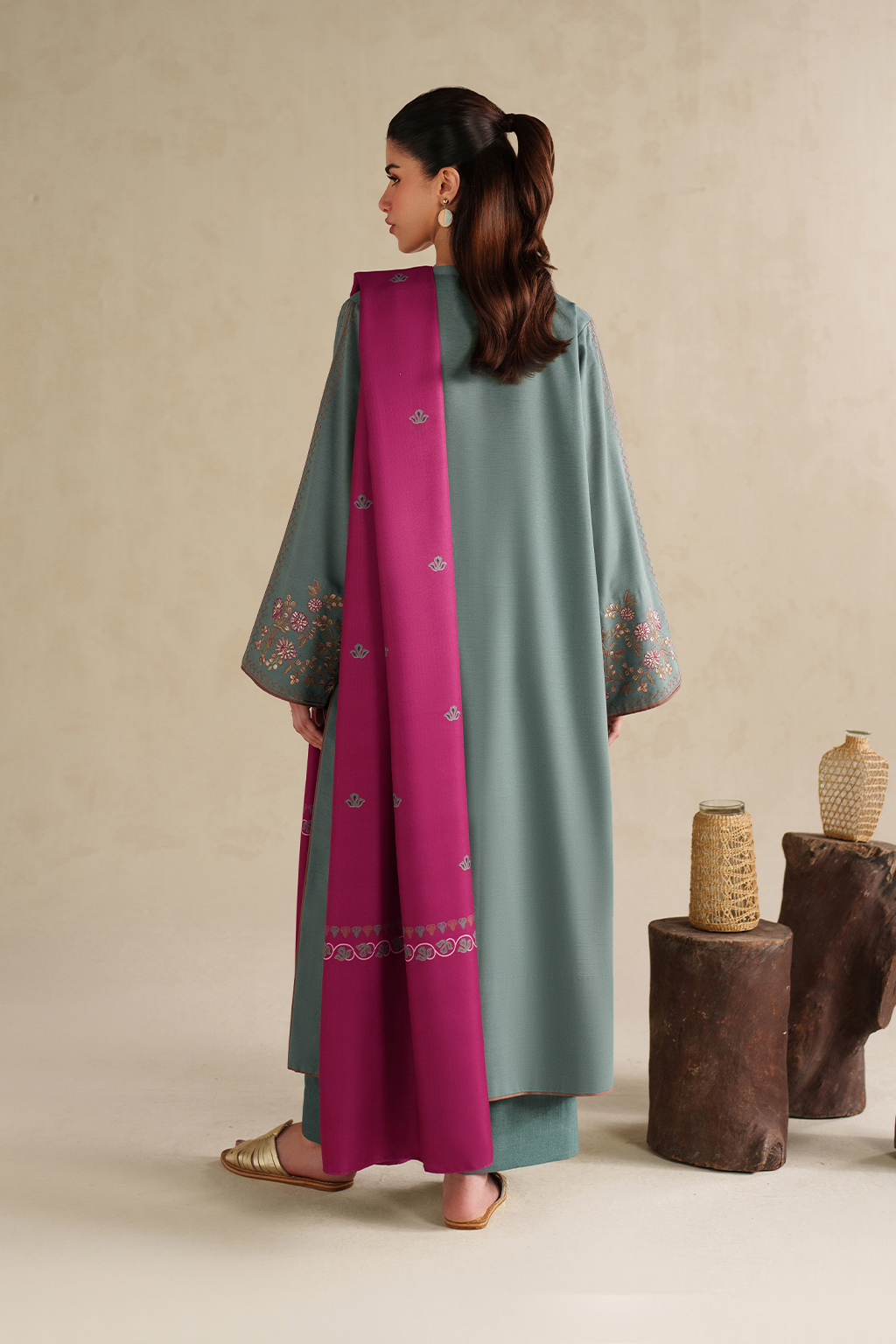 UE-589 Embroidered Khaddar - Iznik
