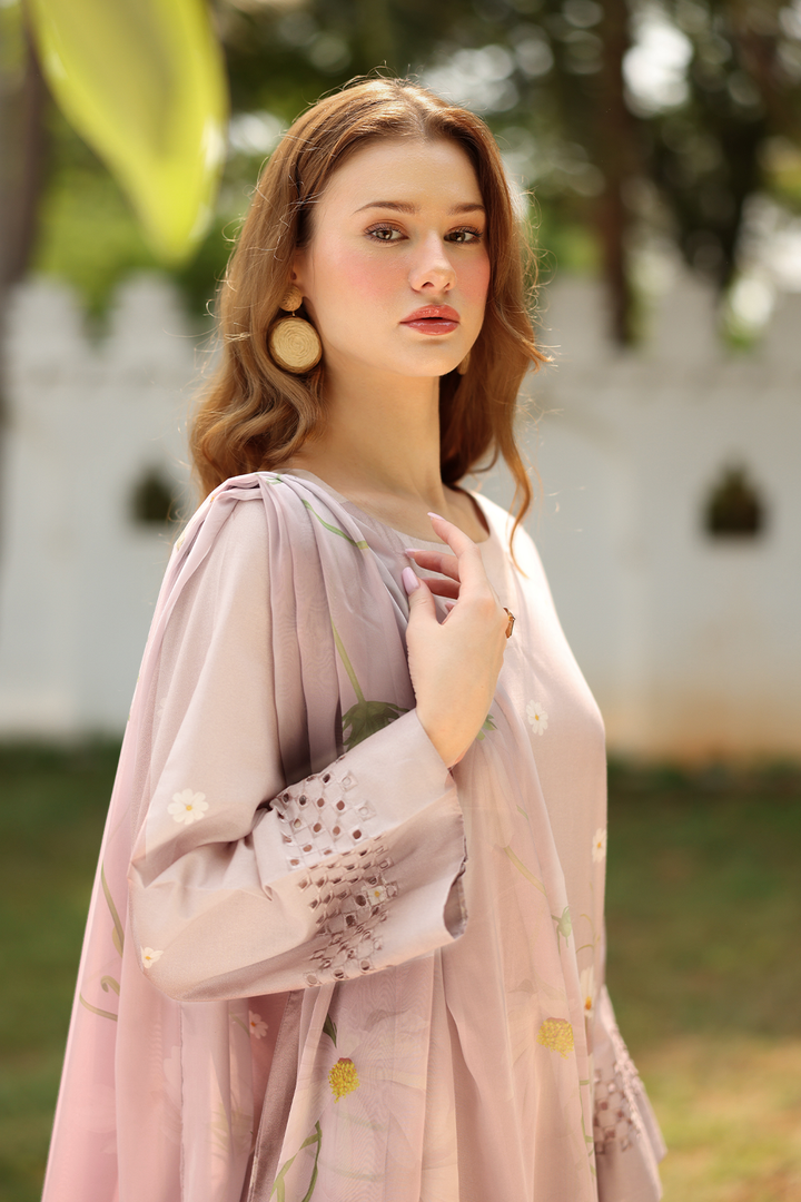 UE-529  Printed Lawn