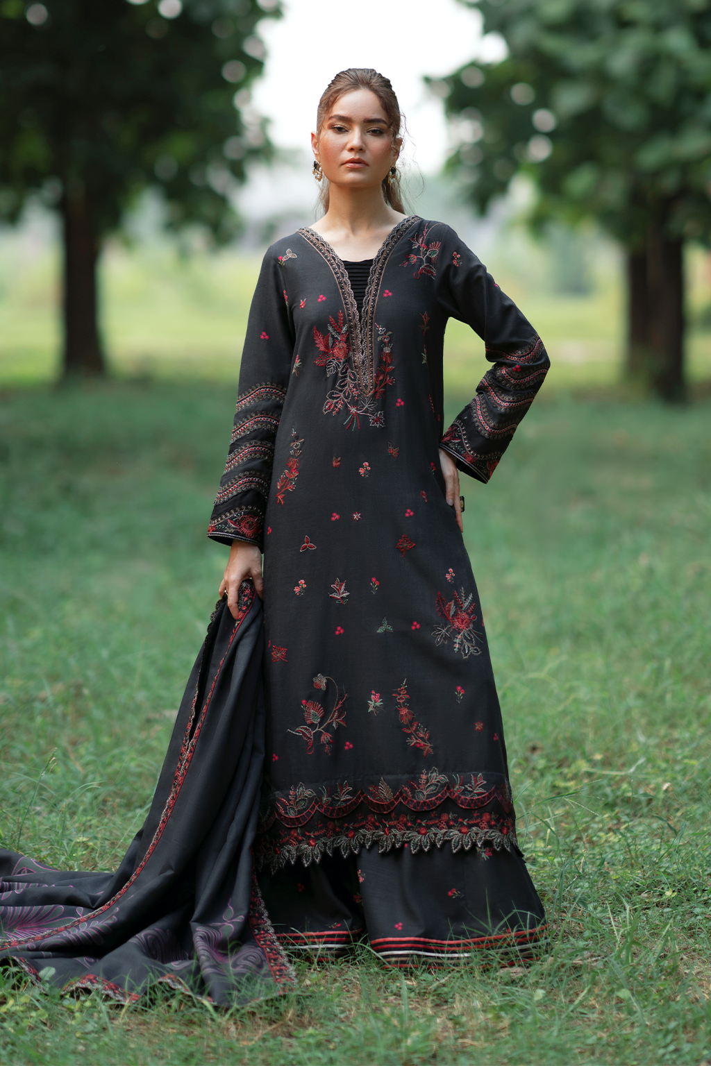 IPK-07 Embroidered Slub Khaddar - Iznik