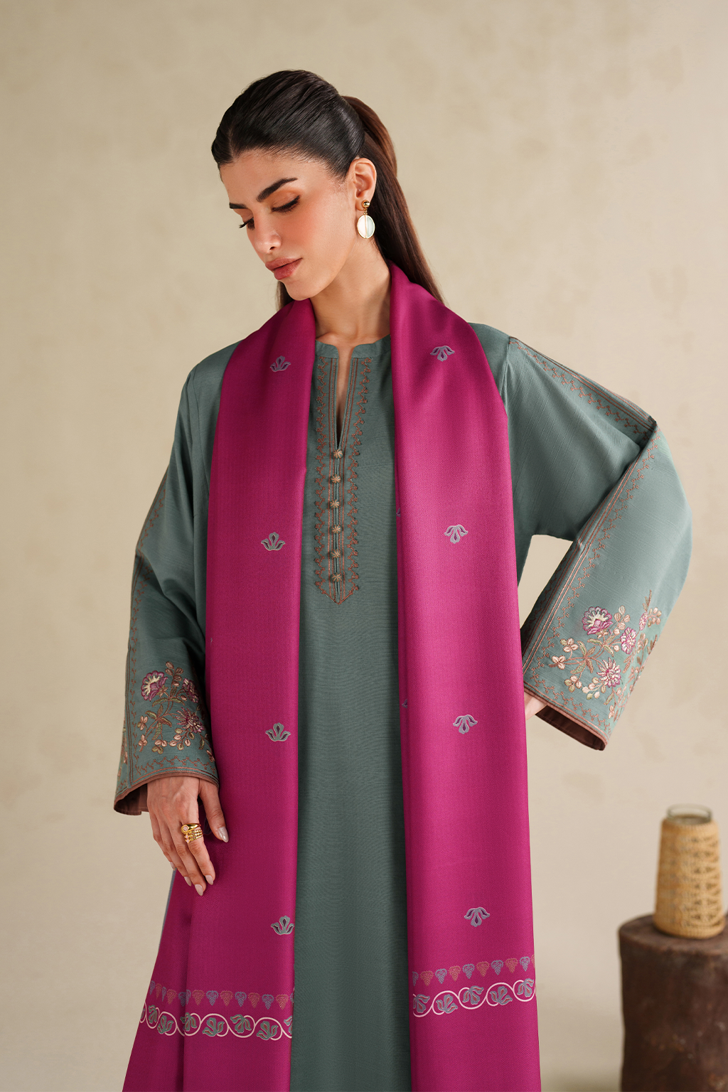 UE-589 Embroidered Khaddar - Iznik