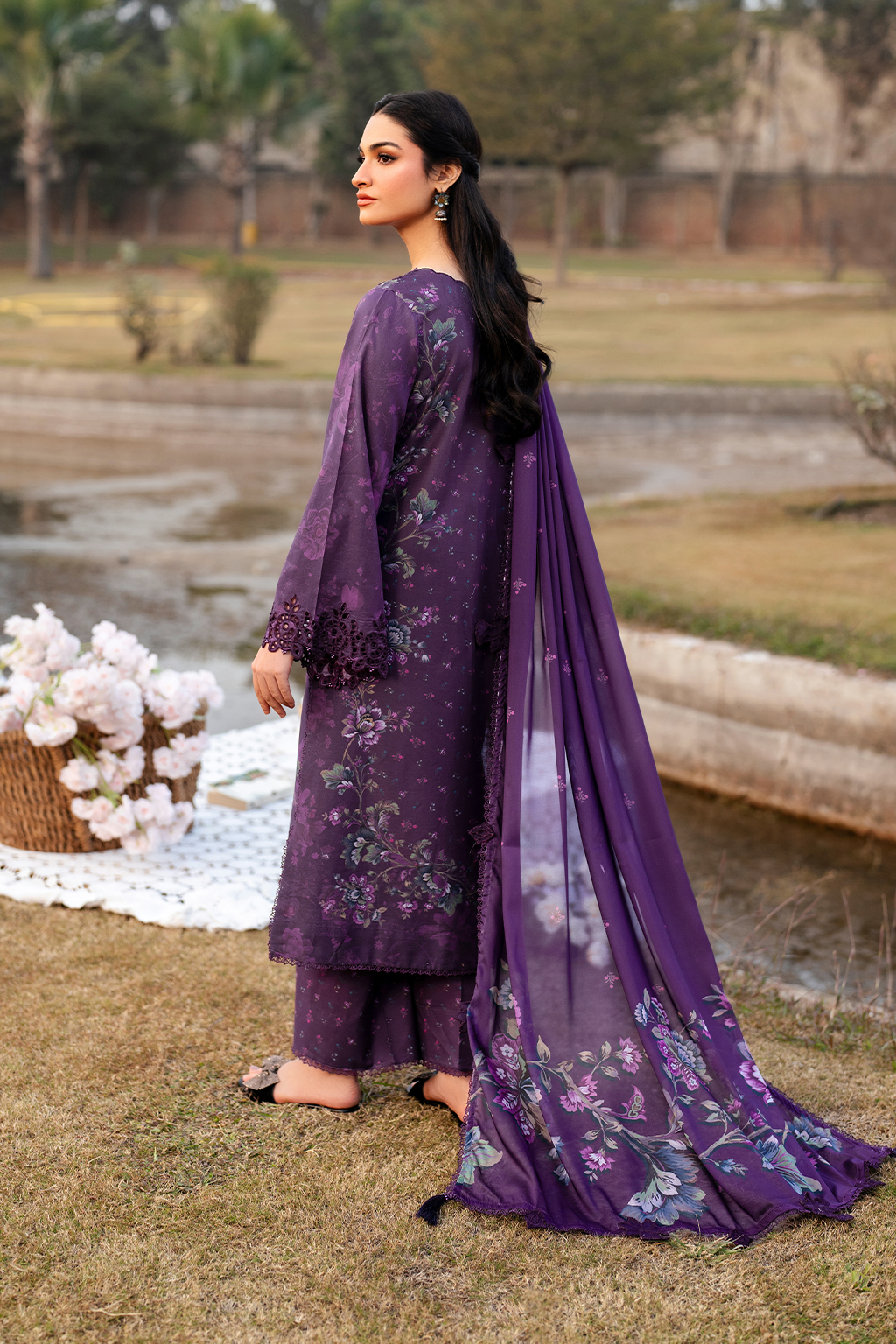 UE-387 Printed Lawn - Iznik