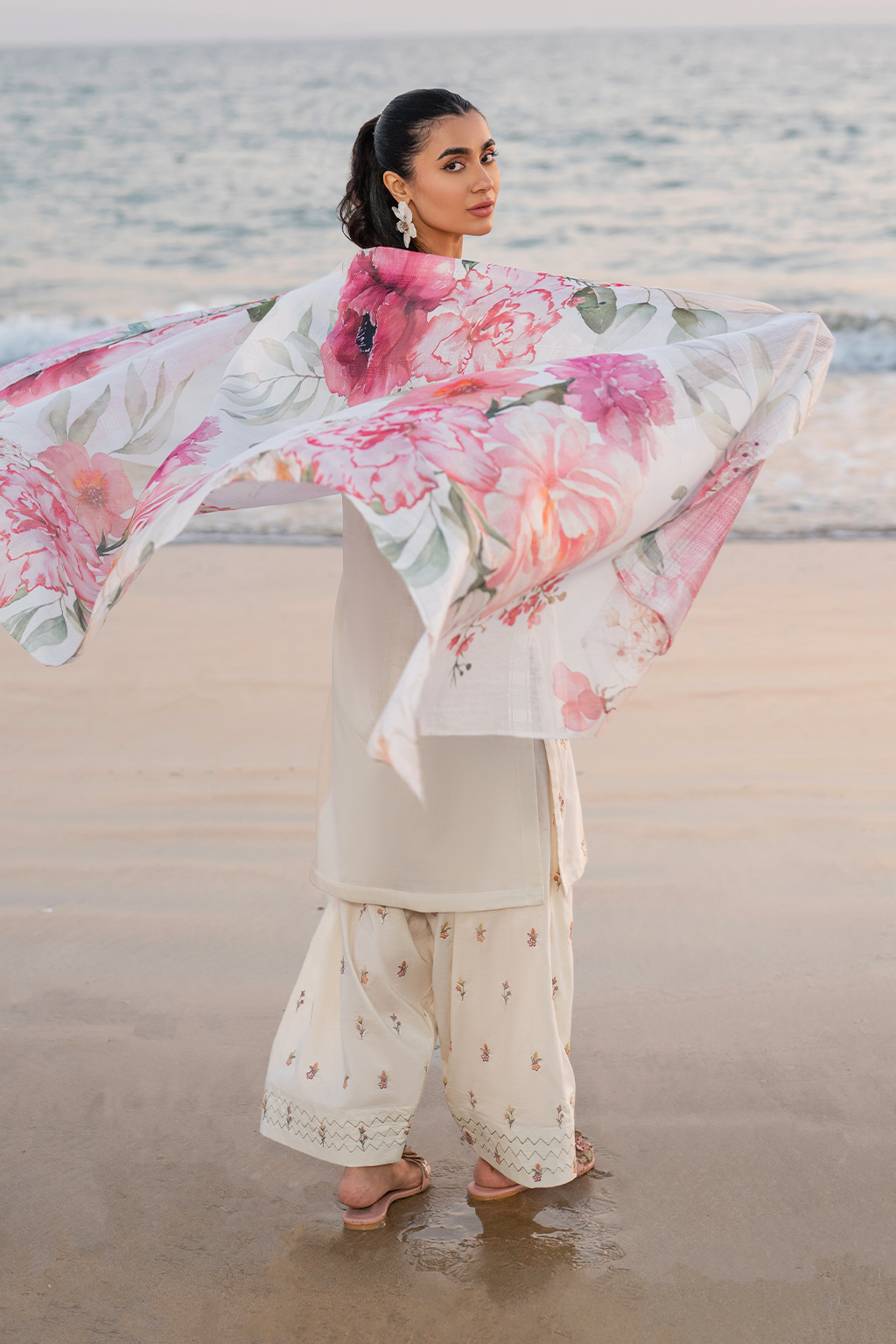 UE-378 Embroidered Lawn - Iznik