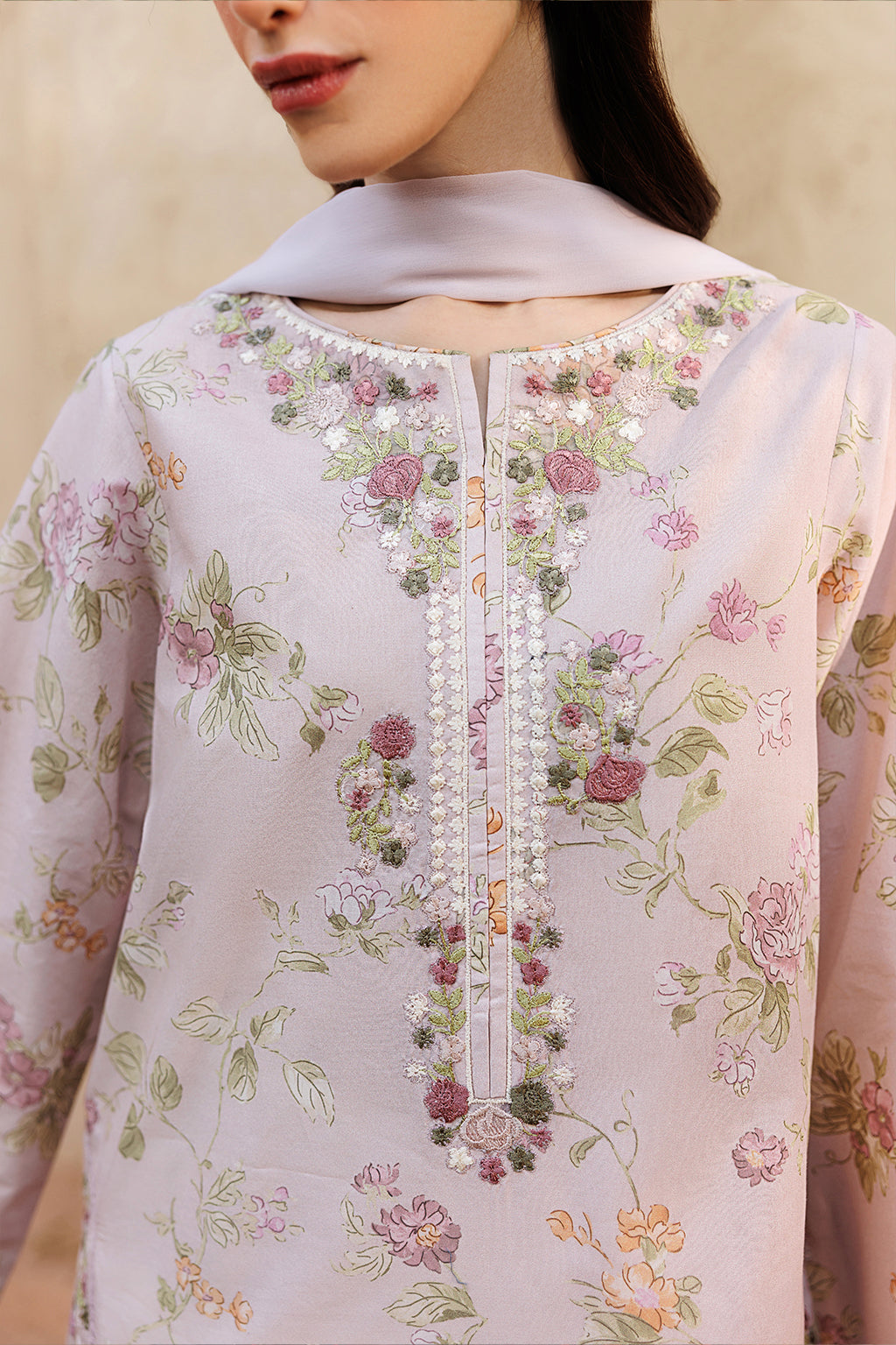UE-661 Printed Lawn Secondary image