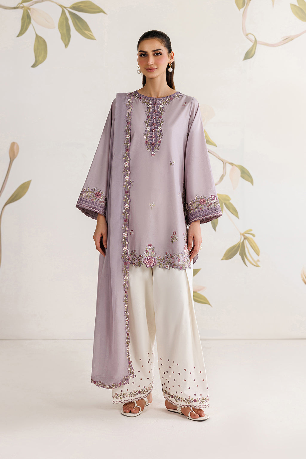 UE-692 Embroidered Lawn Main image