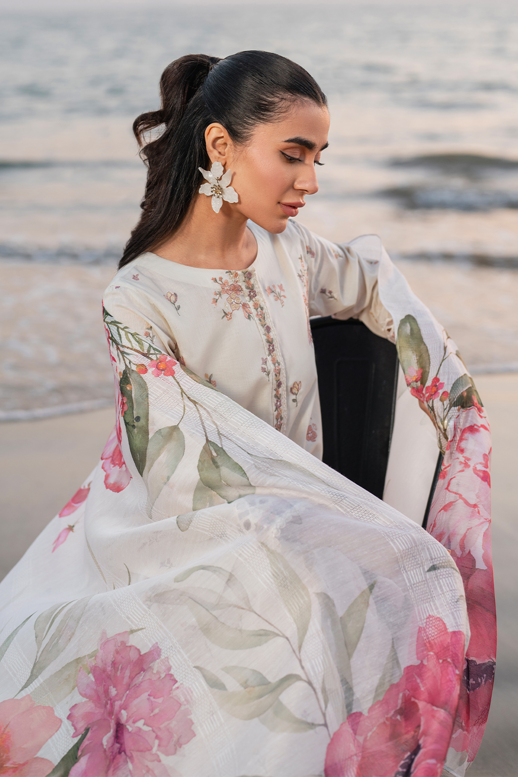 UE-378 Embroidered Lawn - Iznik