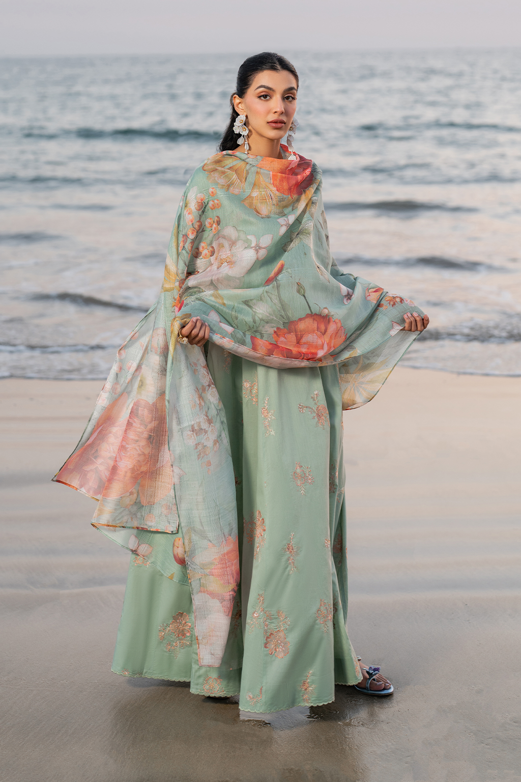 UE-383 Embroidered Lawn - Iznik