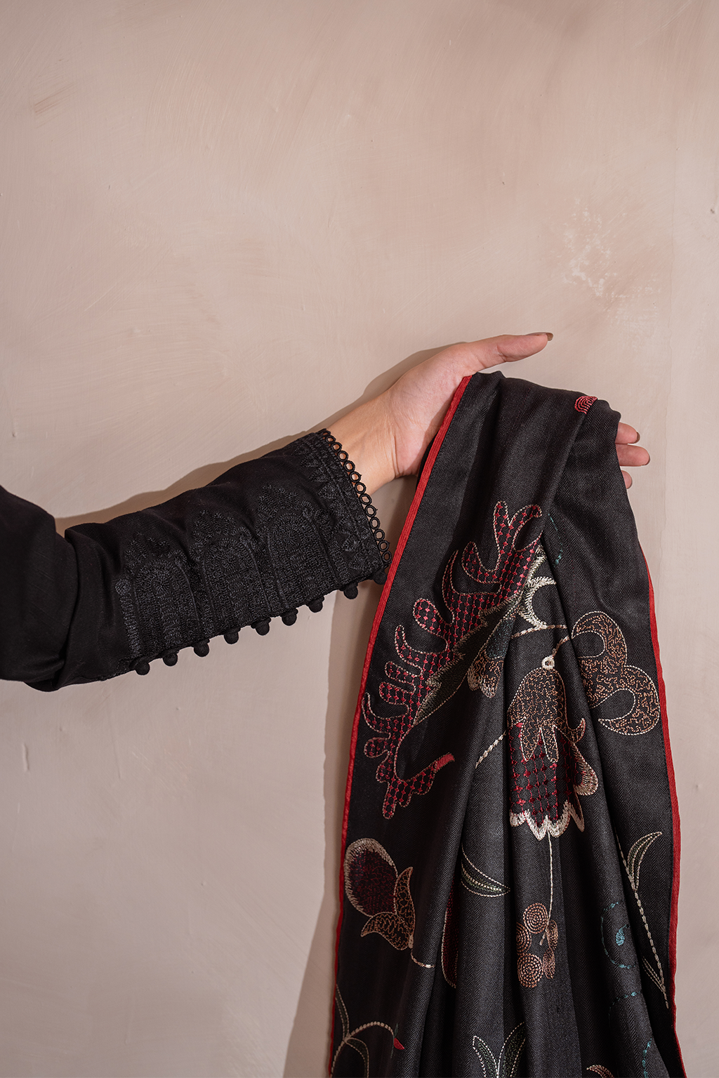 UE-364 Embroidered Khaddar - Iznik