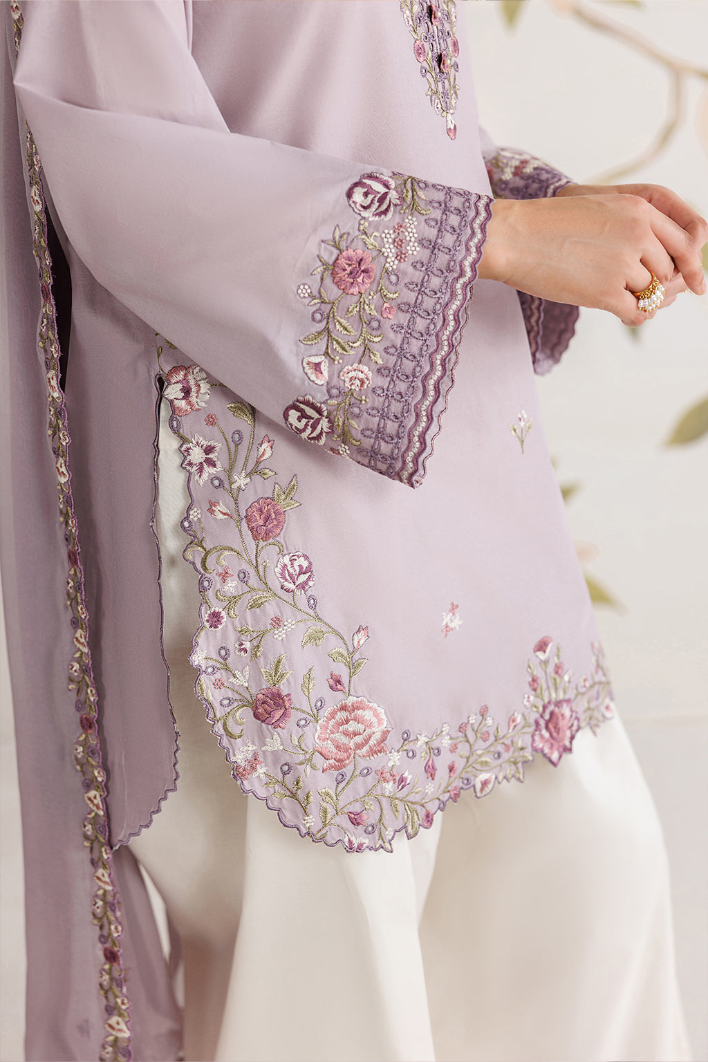 UE-692 Embroidered Lawn