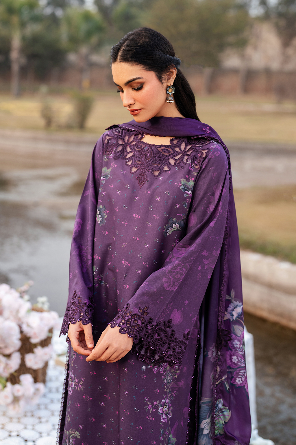 UE-387 Printed Lawn - Iznik