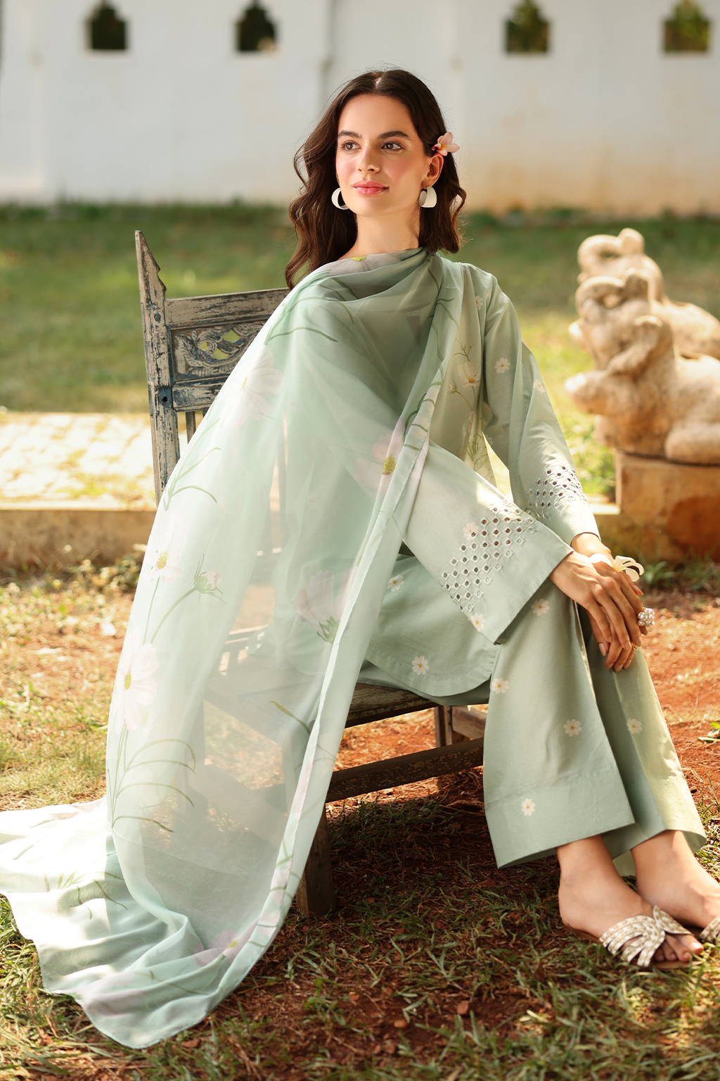 UE-530 Exclusive Lawn Secondary image