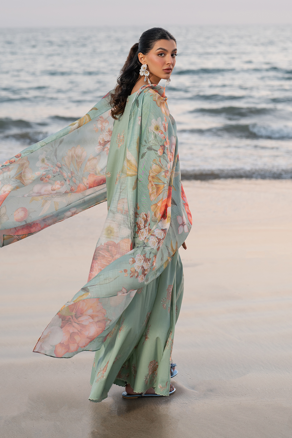 UE-383 Embroidered Lawn - Iznik