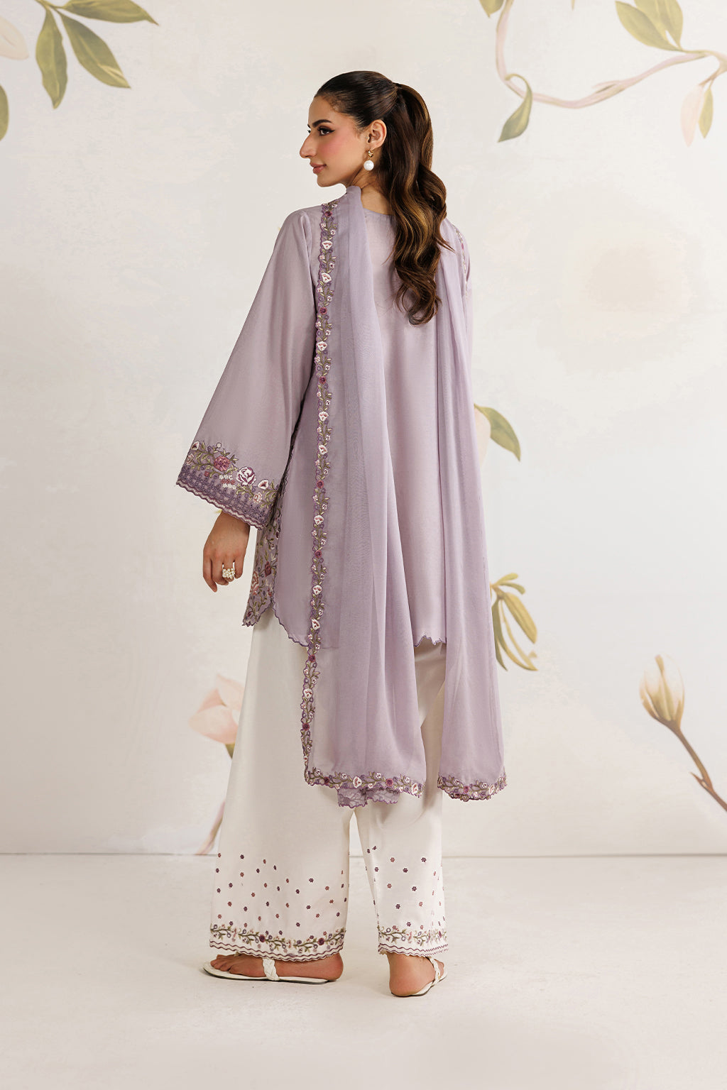 UE-692 Embroidered Lawn