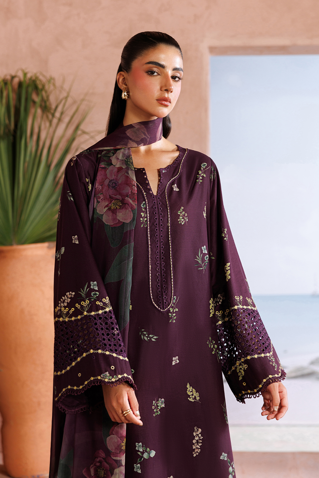 UE-710 Printed Lawn Secondary image
