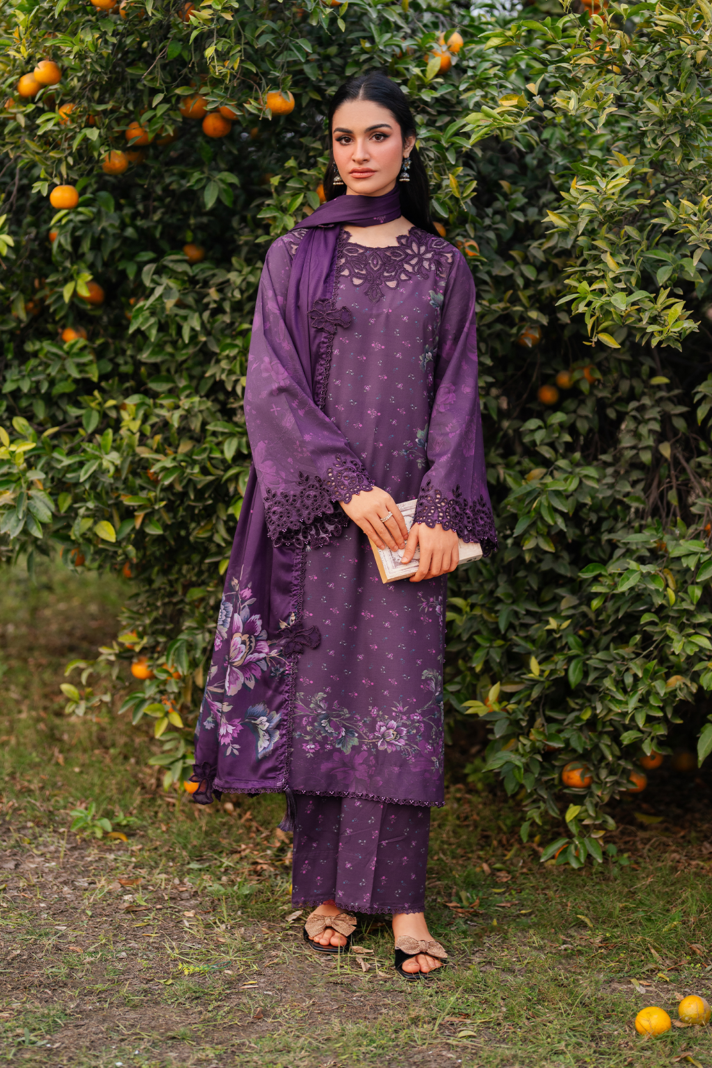 UE-387 Printed Lawn - Iznik