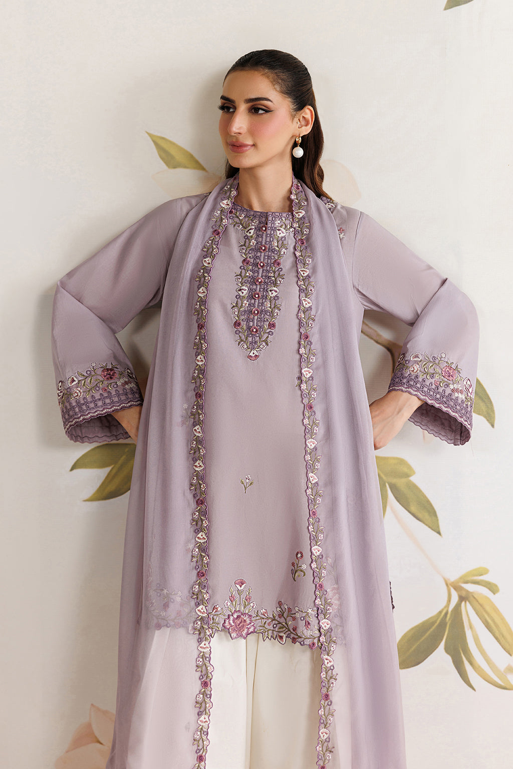 UE-692 Embroidered Lawn
