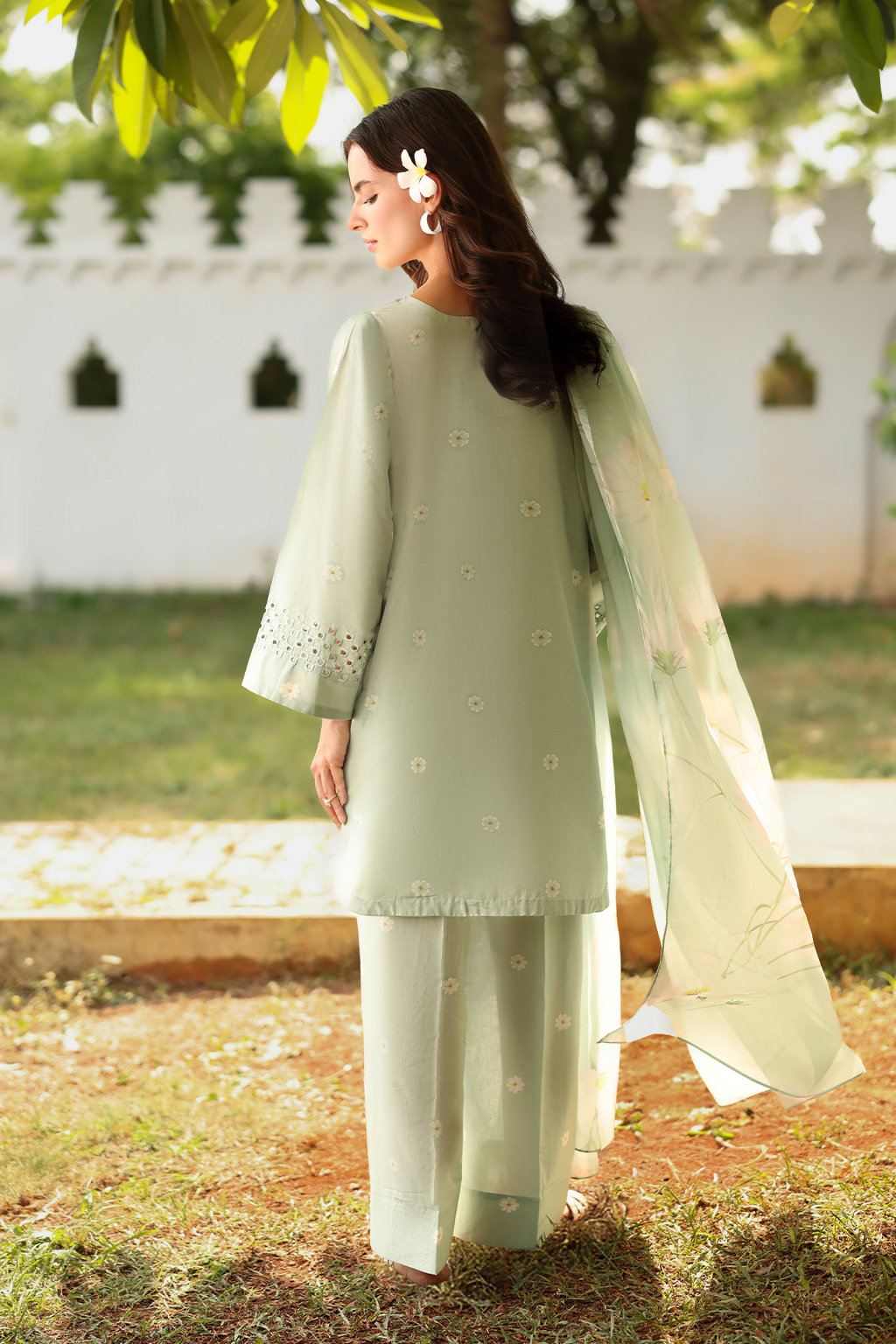 UE-530 Exclusive Lawn