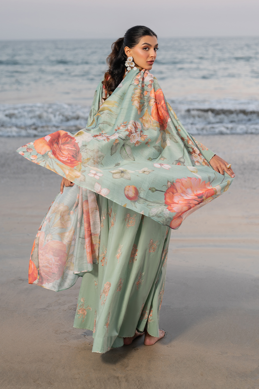 UE-383 Embroidered Lawn - Iznik