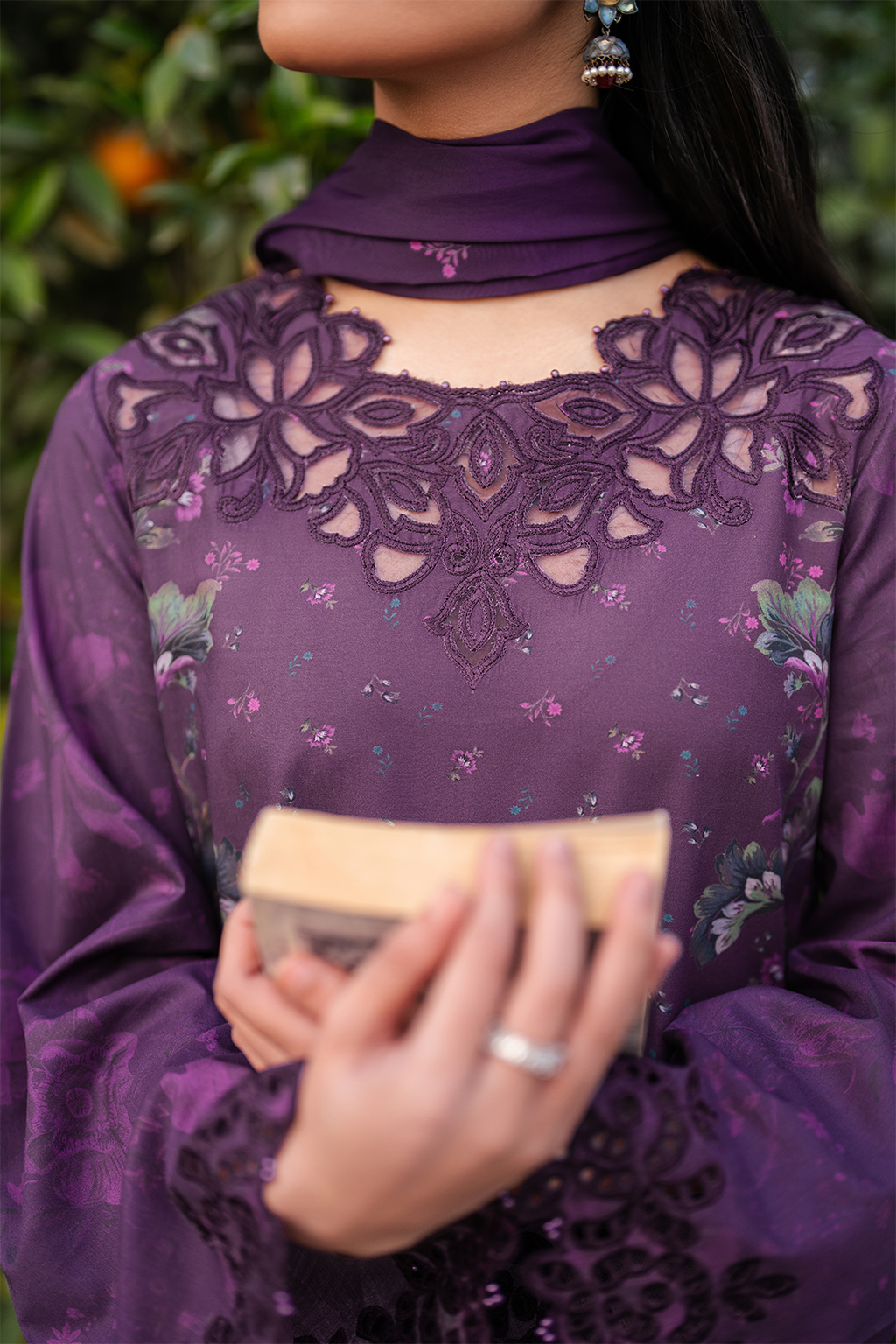 UE-387 Printed Lawn Secondary image