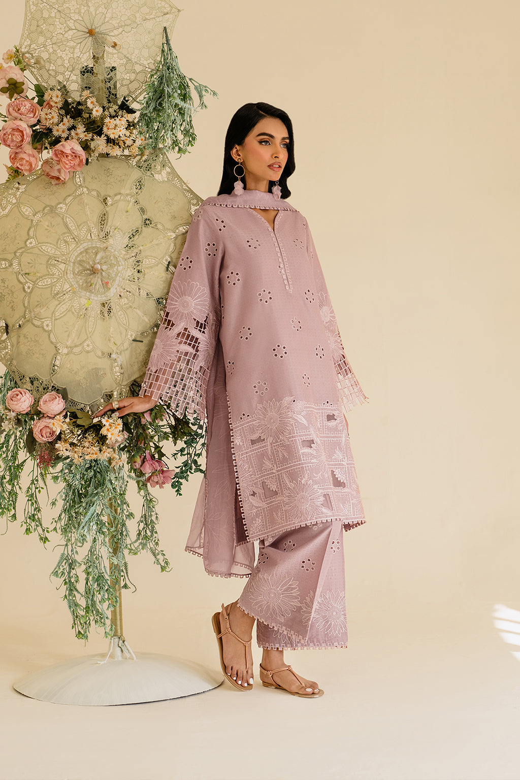 UE-431 Embroidered Textured Lawn - Iznik