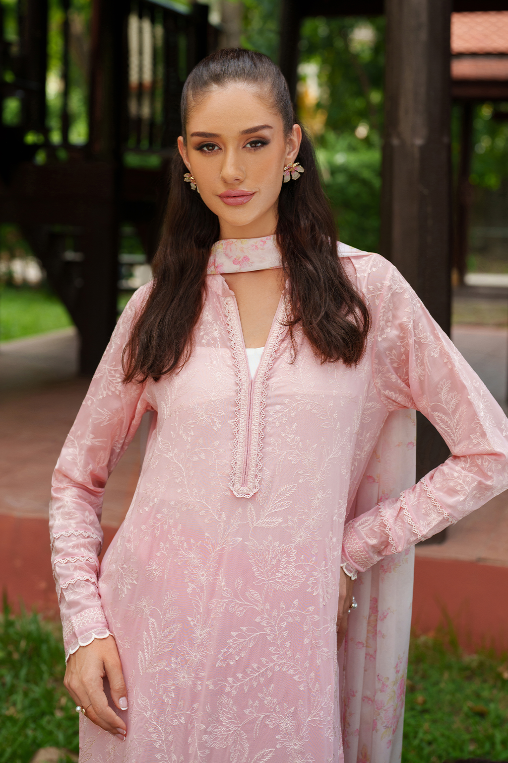 UE-511 Embroidered Lawn