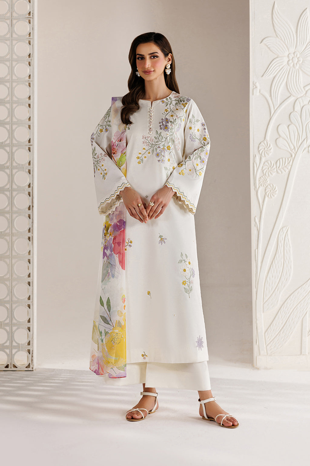 UE-683 Embroidered Lawn