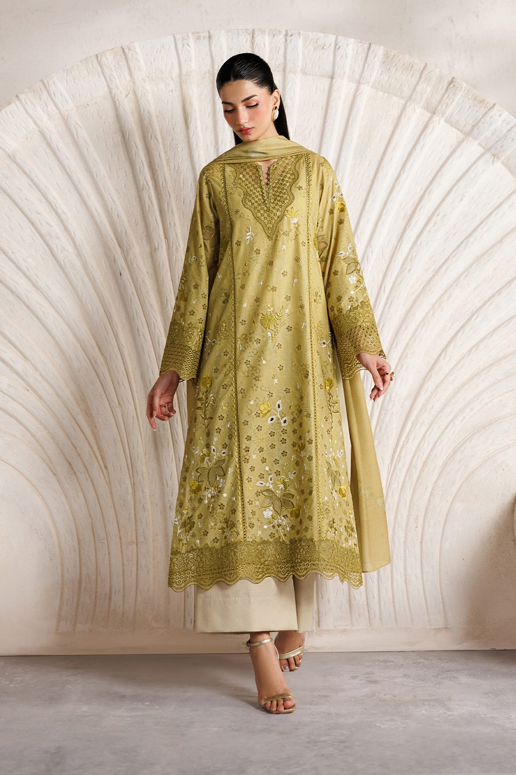 IBE-09 Embroidered Lawn Main image
