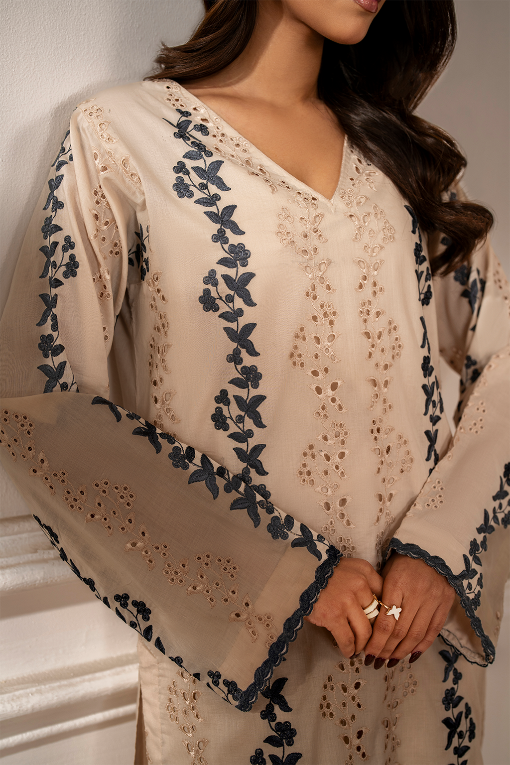 IP-221 Embroidered Lawn - Iznik