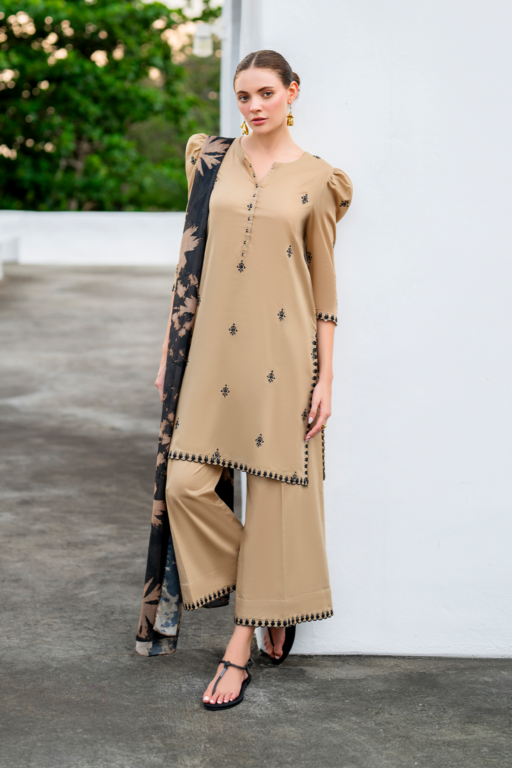 UE-483 Embroidered Lawn