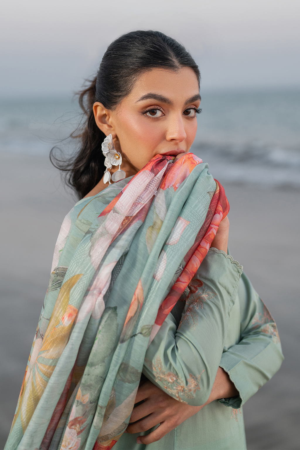 UE-383 Embroidered Lawn - Iznik
