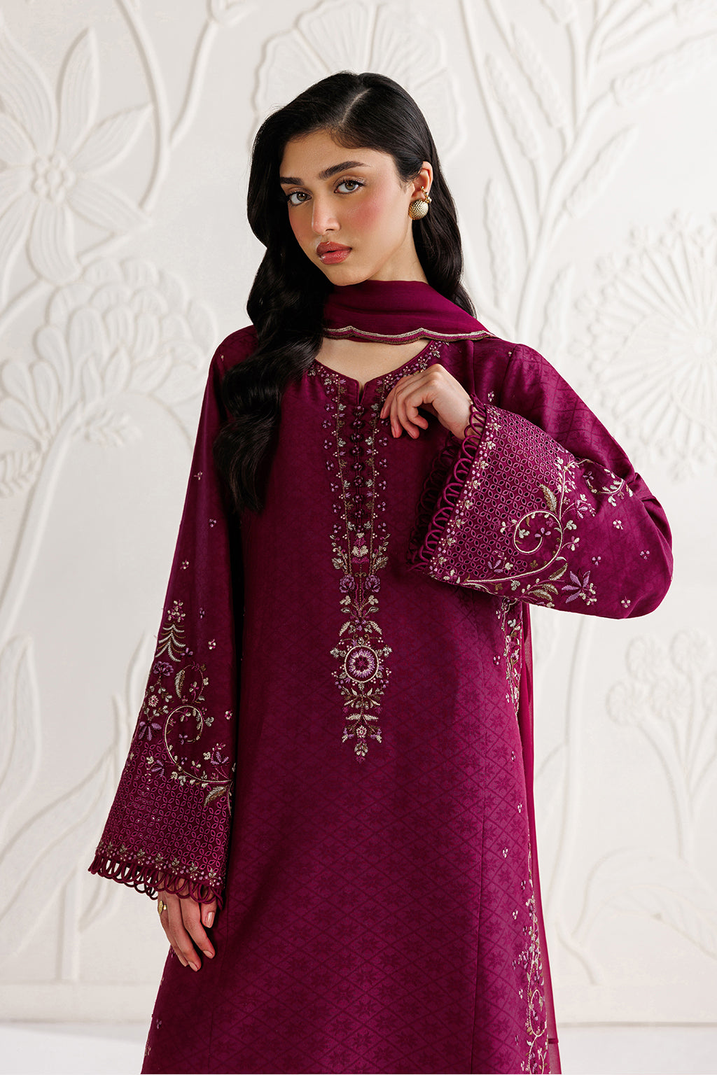 UE-684 Embroidered Lawn