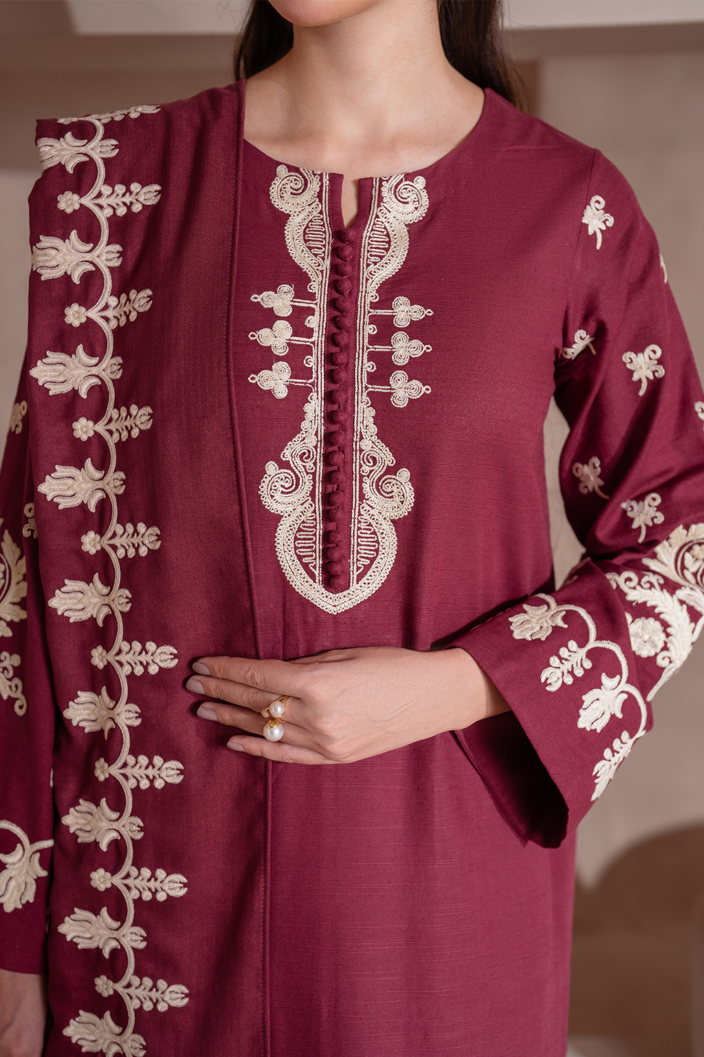 UE-362 Embroidered Khaddar - Iznik