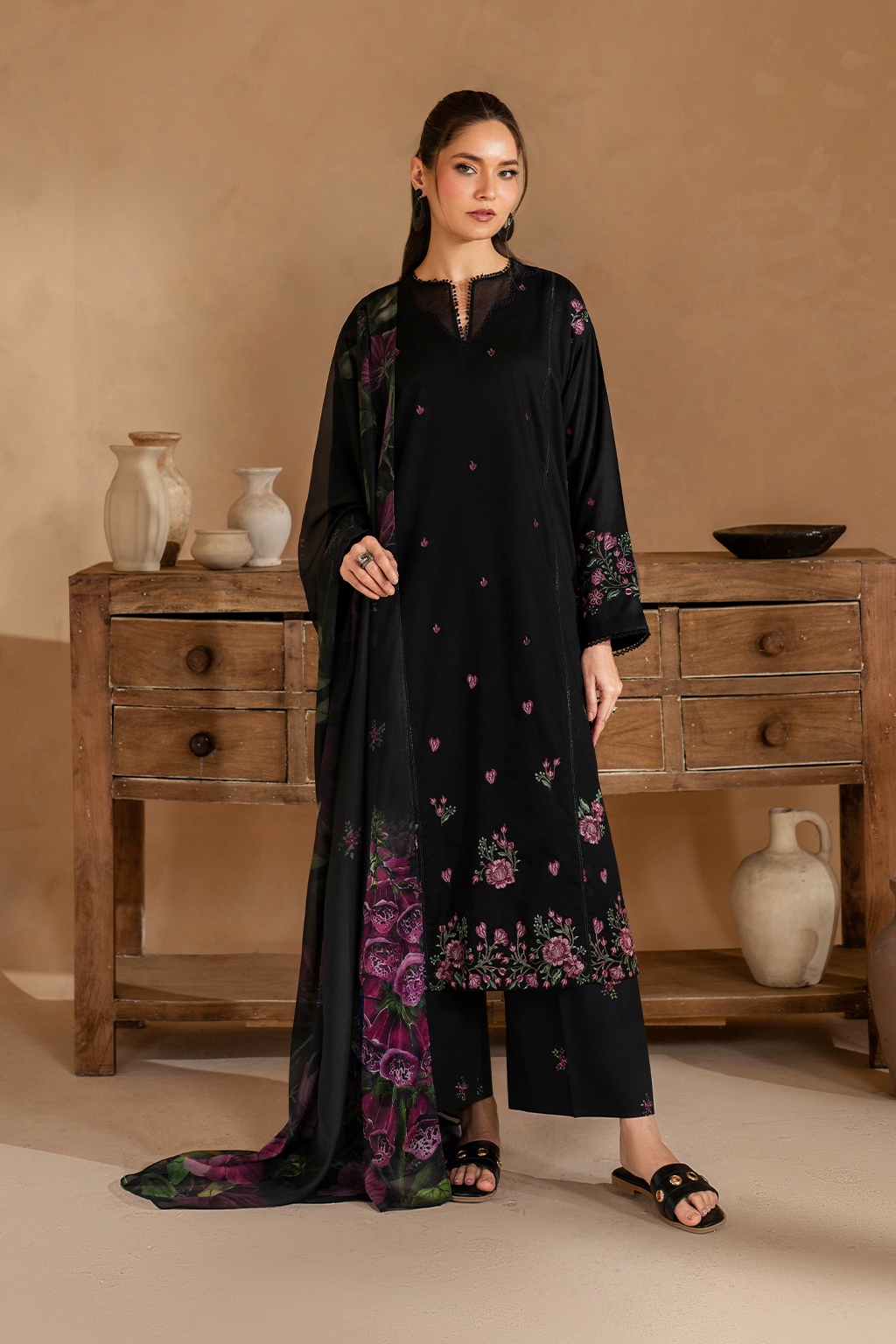UE-477 Embroidered Lawn - Iznik