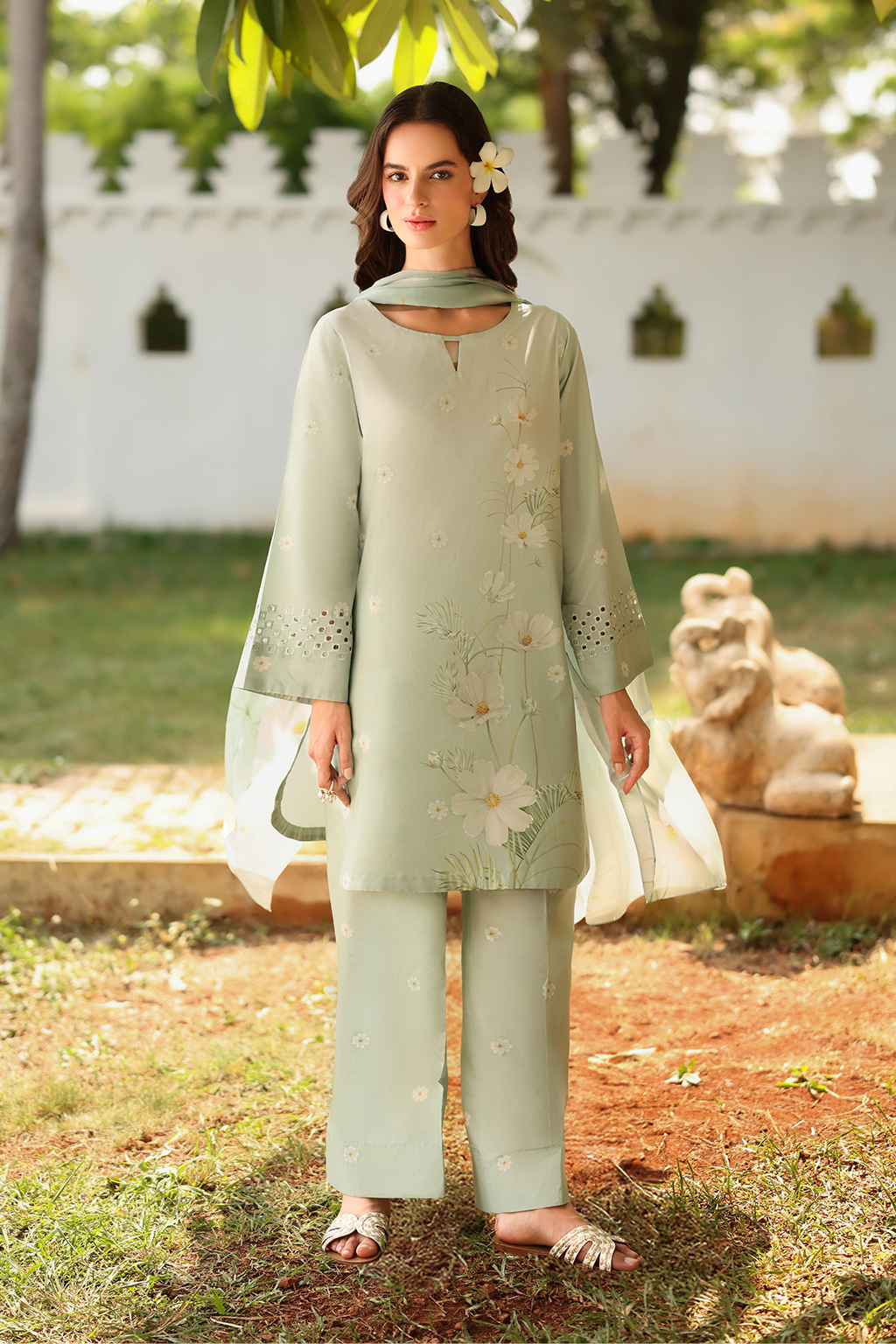 UE-530 Exclusive Lawn - Iznik Main image