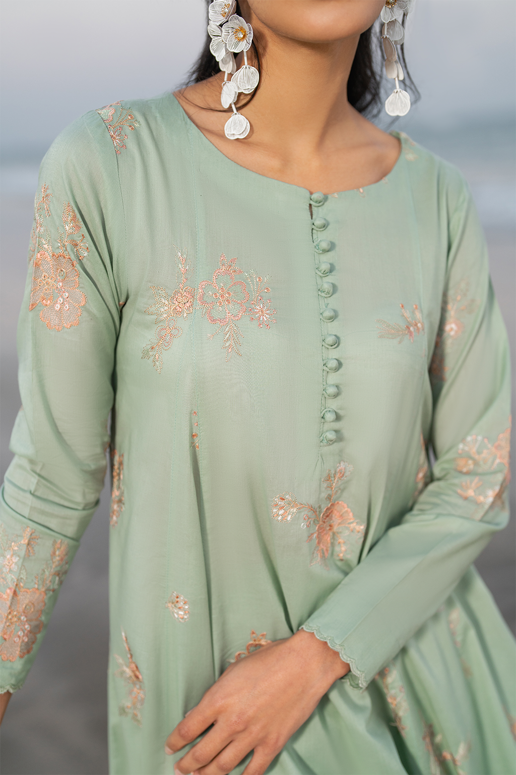 UE-383 Embroidered Lawn - Iznik