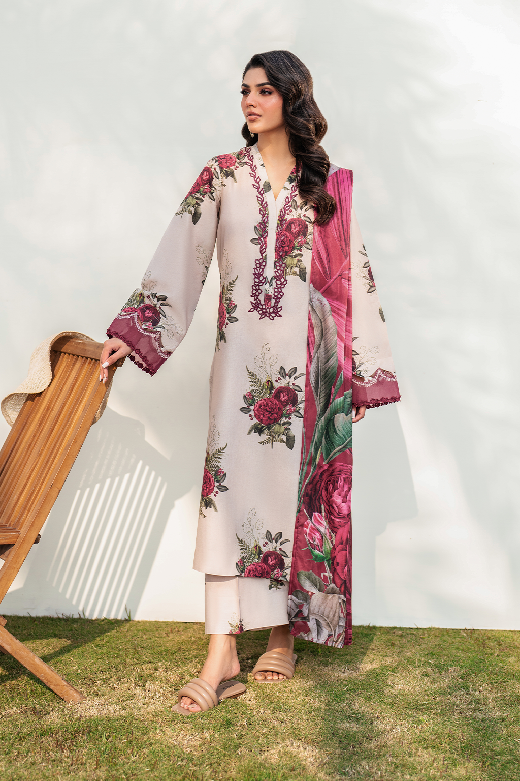 UE-402 Printed Lawn - Iznik Main image