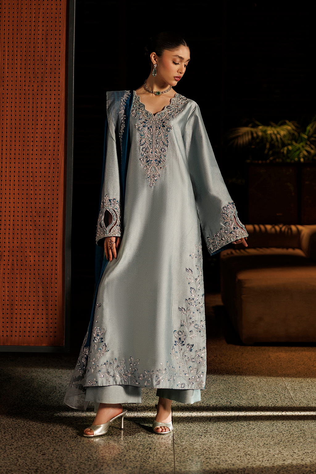 UE-717 Embroidered Jacquard Sheesha Silk