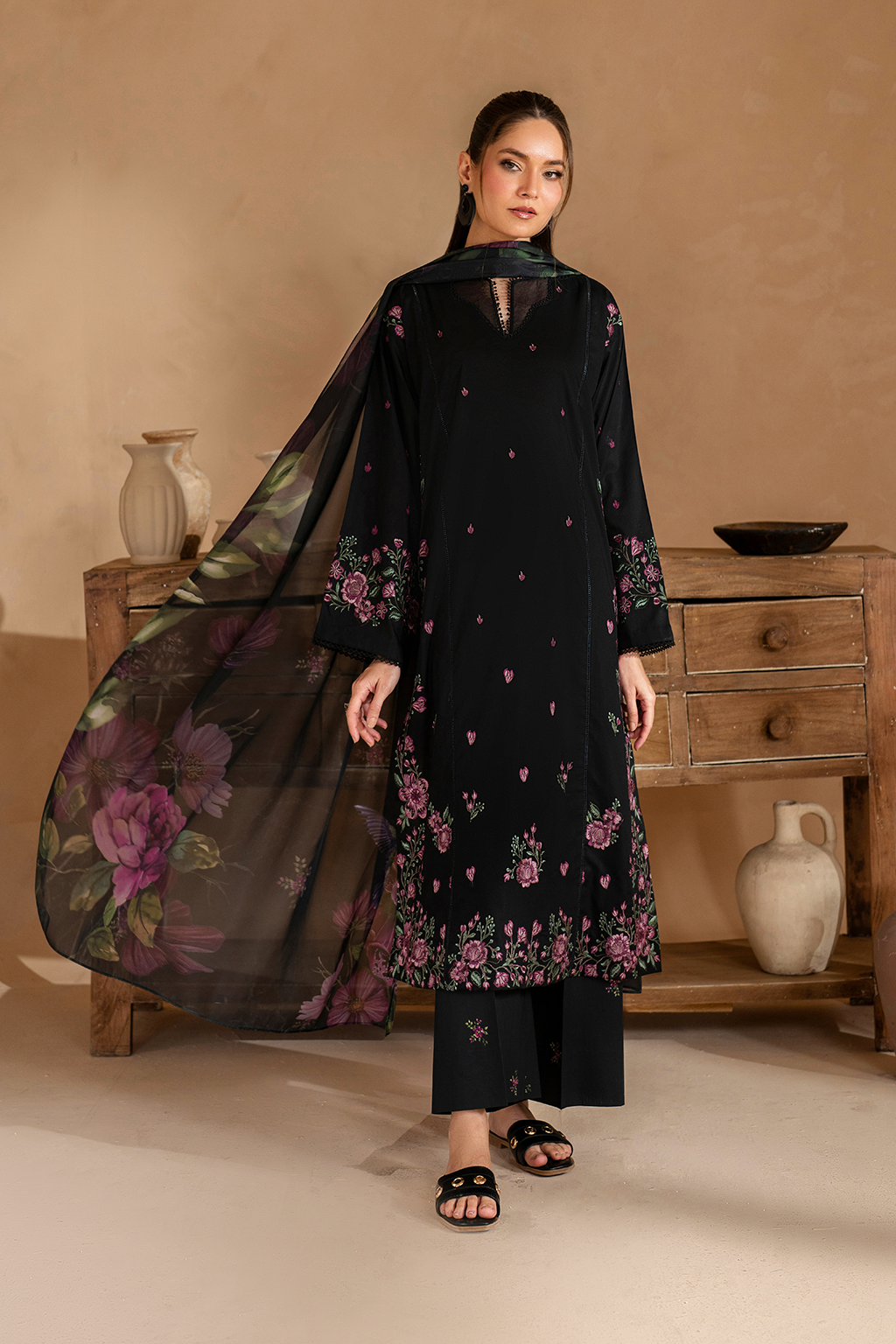 UE-477 Embroidered Lawn - Iznik