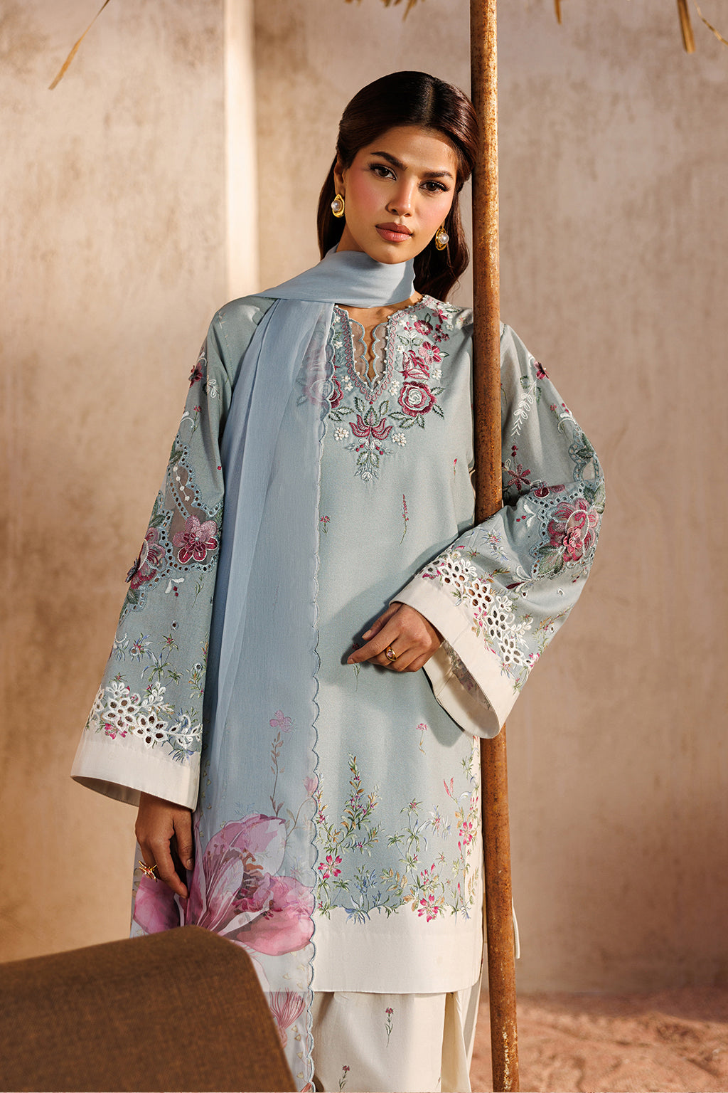 UE-675 Printed Lawn Secondary image