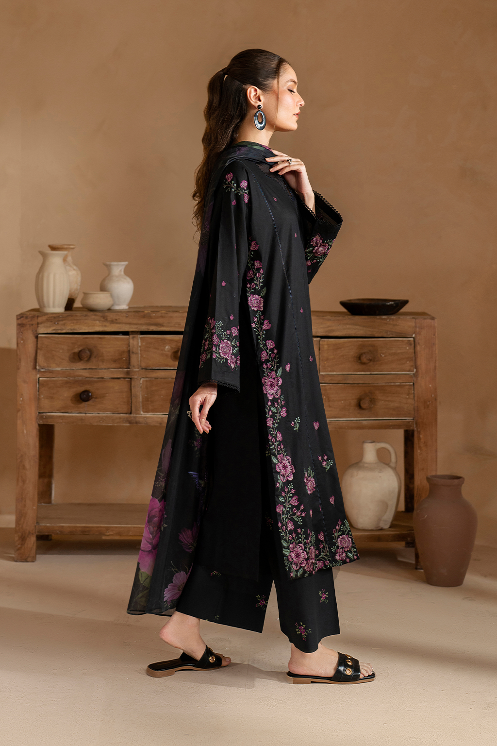 UE-477 Embroidered Lawn - Iznik